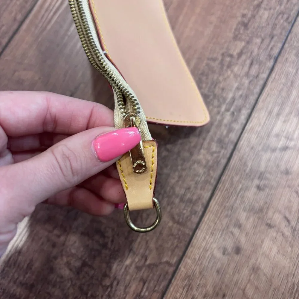 Louis Vuitton Interior Leather Key Pouch Holder Zipper 3.5